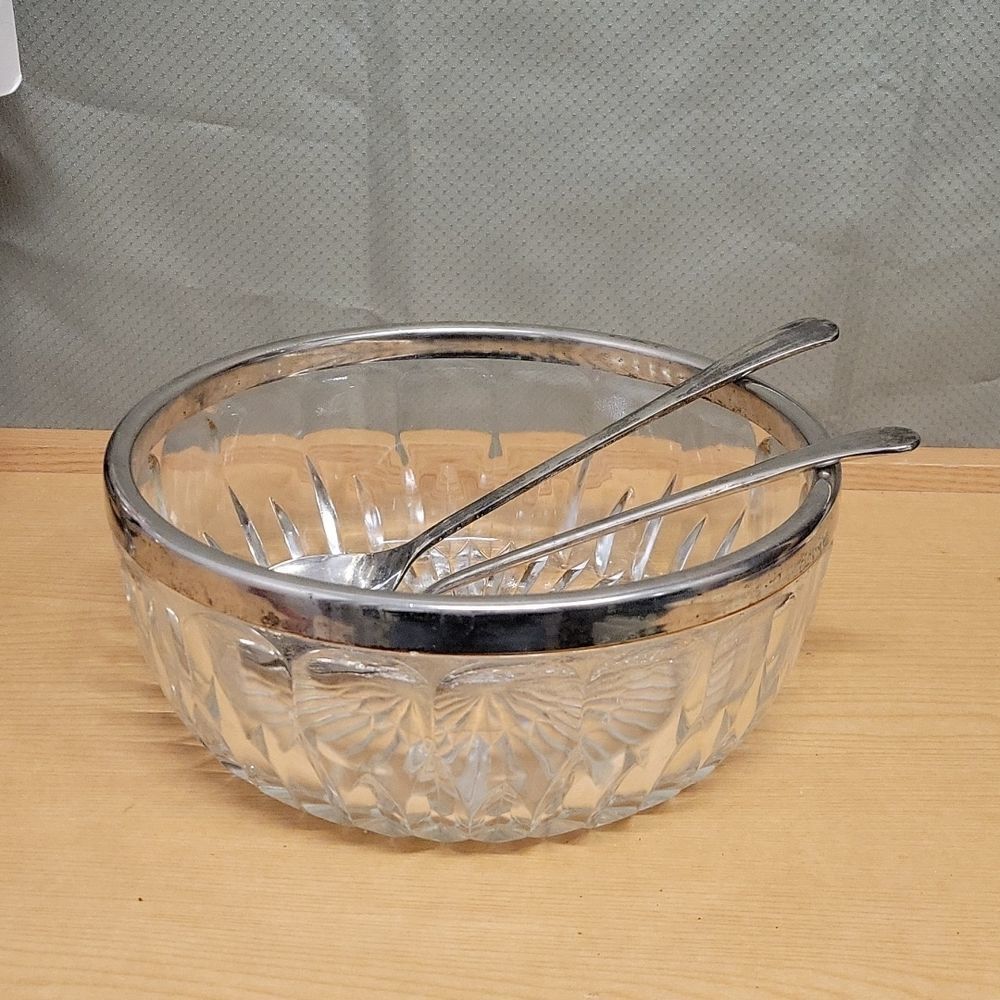‎Beautiful Vintage MCM  Lead Crystal Bowl Silver Plated Rim